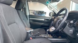 2021 (71) TOYOTA COMMERCIAL HILUX Invincible D/Cab Pick Up 2.4 D-4D Auto 3159019