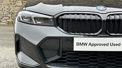 2022 (72) BMW 3 SERIES 330e xDrive M Sport 5dr Touring 3095942