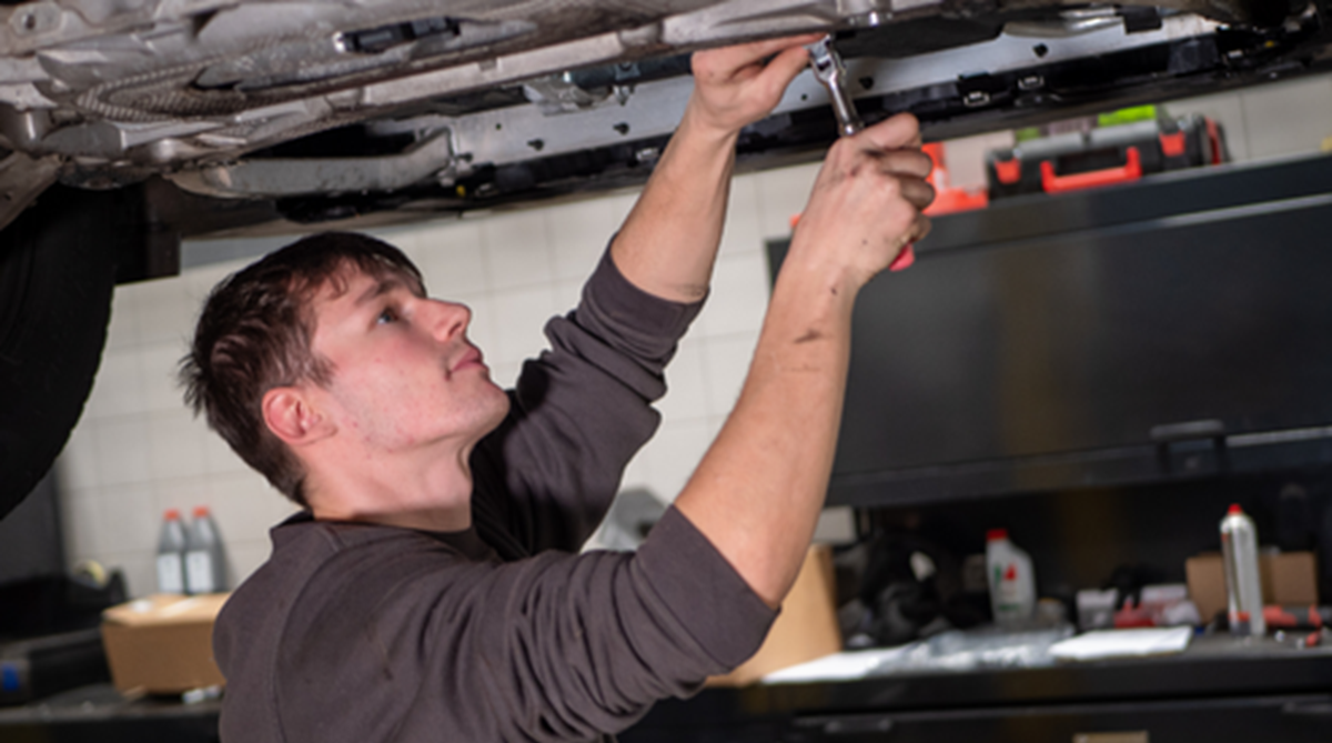 Land Rover Servicing and Repairs | Lloyd Land Rover