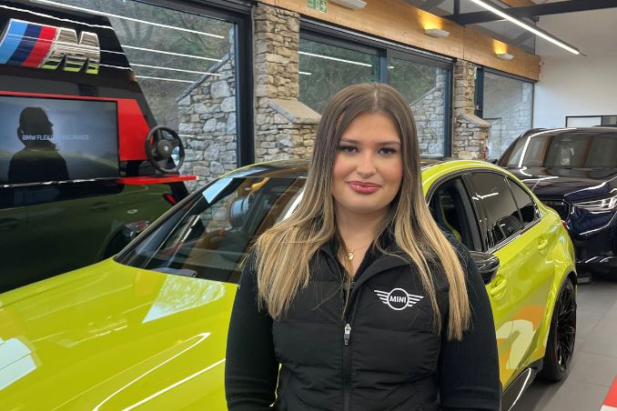 Meet- Ellie-, Lloyd- South- Lakes- MINI- Service -Advisor- Apprentice