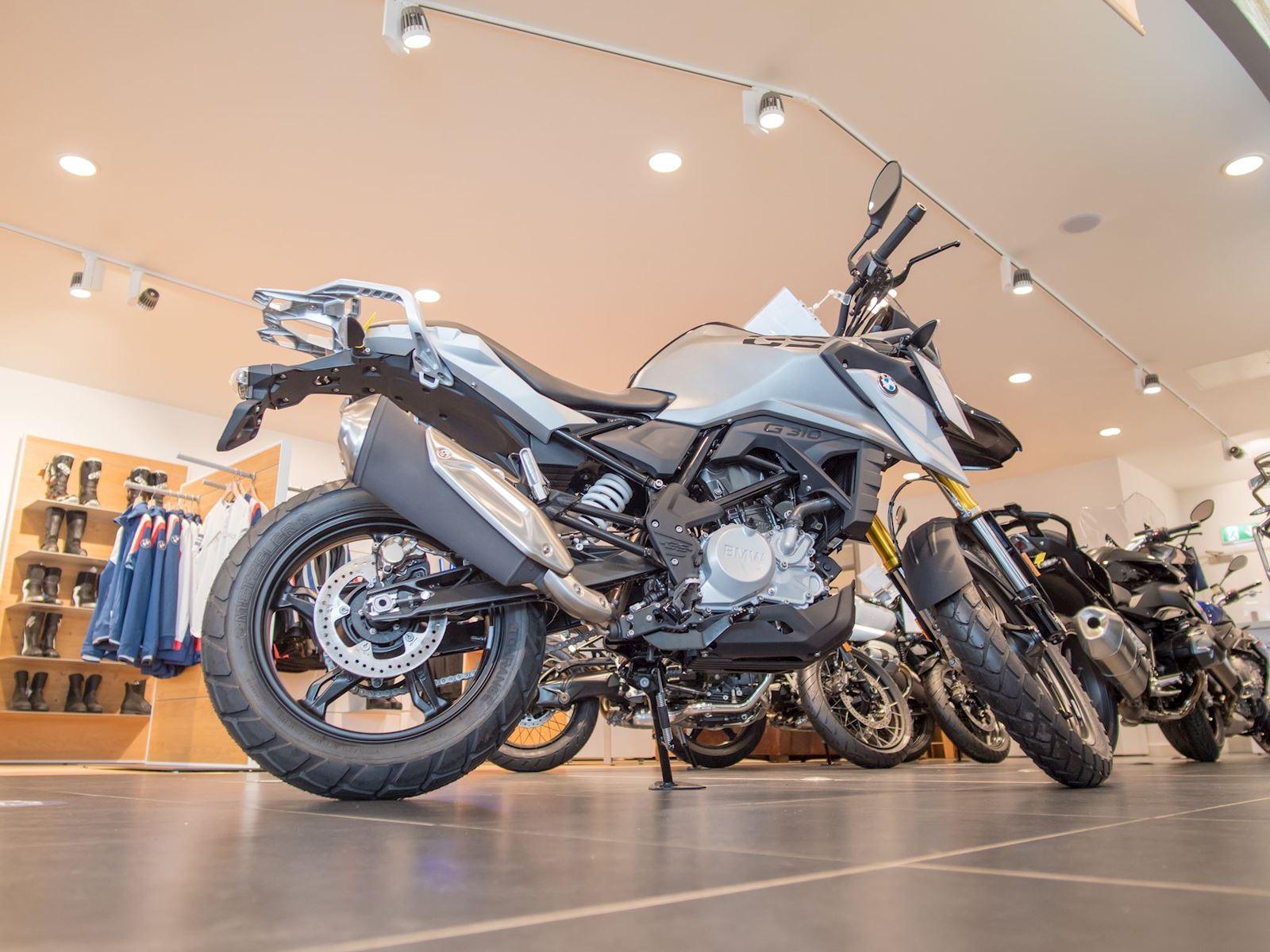 Motorrad Collection and Delivery