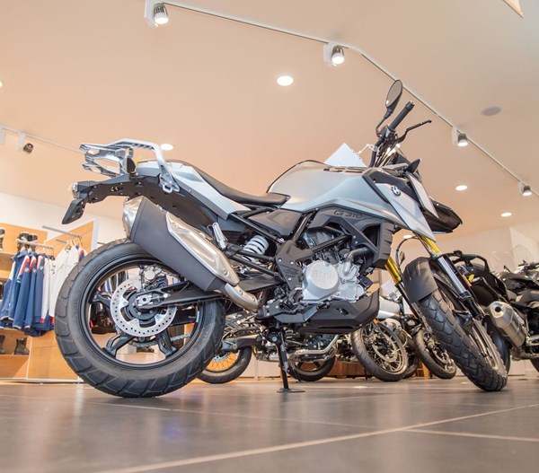 Motorrad Collection and Delivery