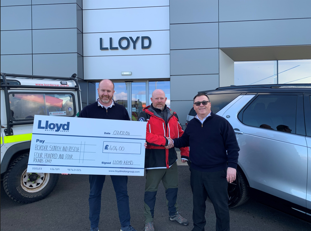 Lloyd Kelso donate to Border Search & Rescue Team