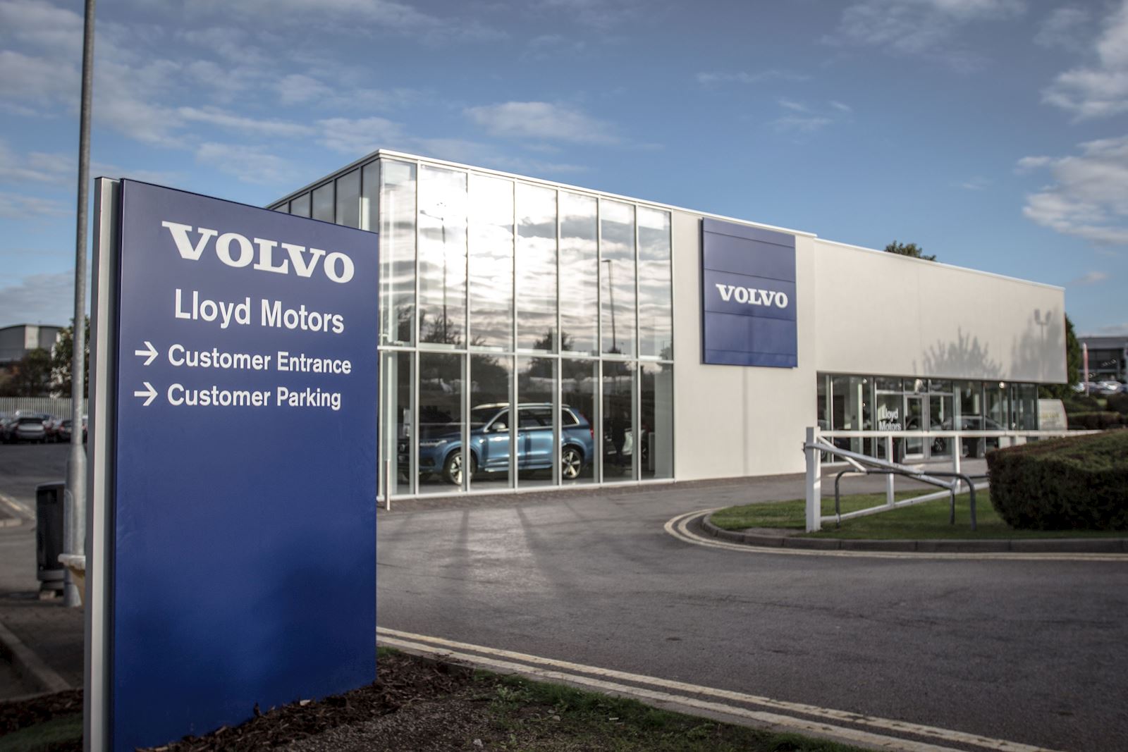 Lloyd Volvo Carlisle