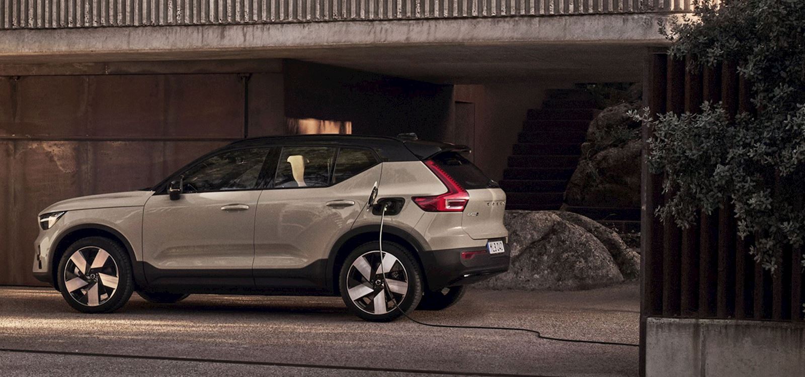 Volvo - XC40 and fully electric EX40 Protech Bundle - Hero