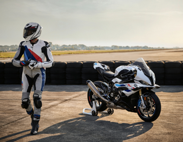 BMW Motorrad presents the new Ride & Style Collection 2023.