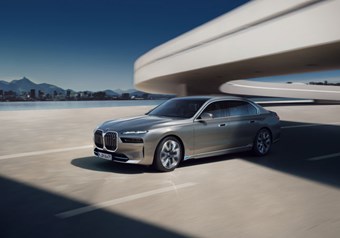 BMW i7