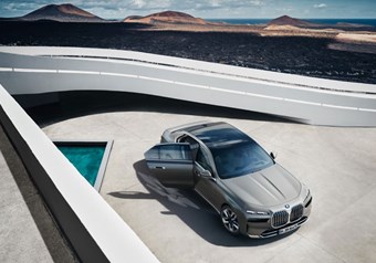 BMW i7