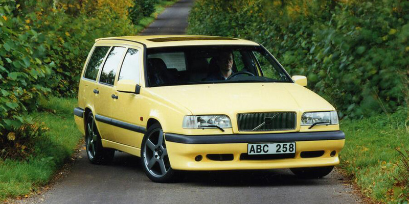 Yellow Volvo 850