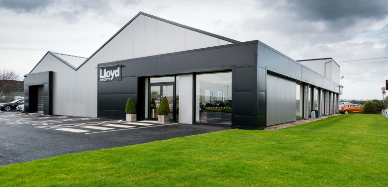 2015 Lloyd Premium Cars opened in Blackpool
