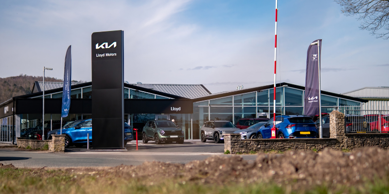 Lloyd Kia South Lakes: new PBV Centre