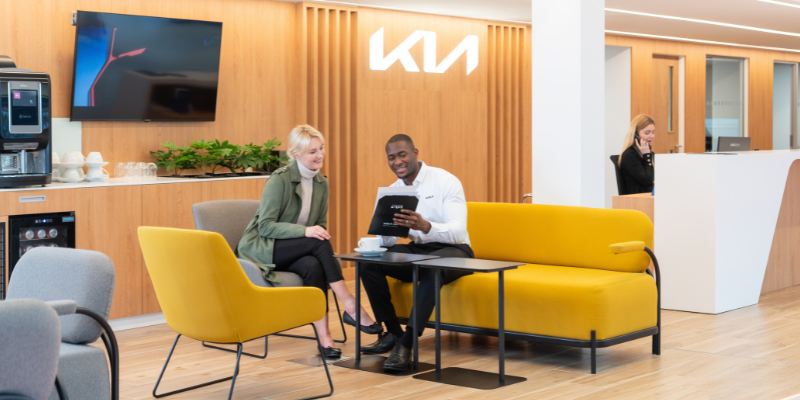 Sales-exec-sitting-with-customer