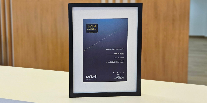Lloyd-Kia-Carlisle-Win-Customer-Experience-Award.png
