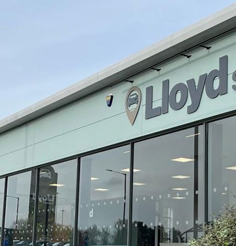 Lloyd Select Newcastle Dealership