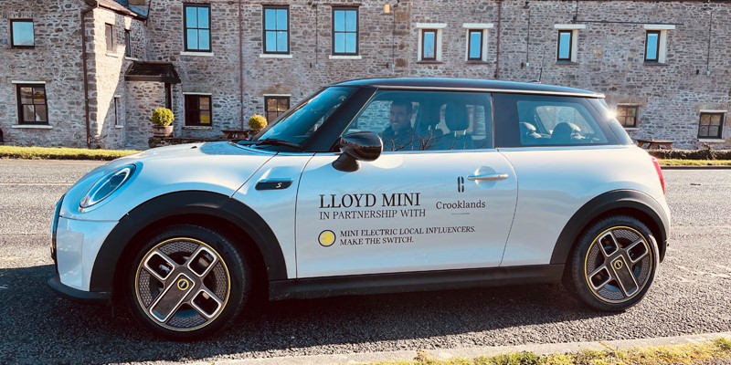 Lloyd-MINI-Electric-Local-Influencers-Crookland-Hotel