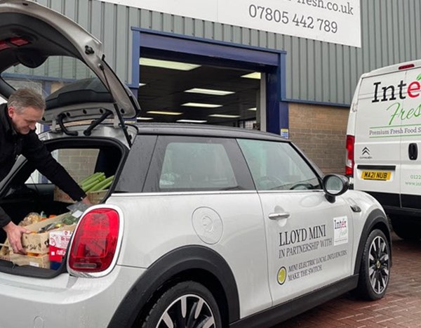 Lloyd MINI Local Influencers: Inter Fresh assess if the MINI Electric delivers