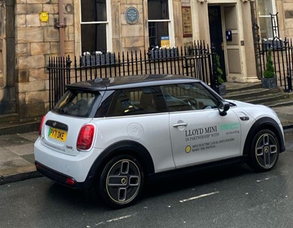 Lloyd MINI Local Influencers: Price Accounting determine if MINI Electric adds up