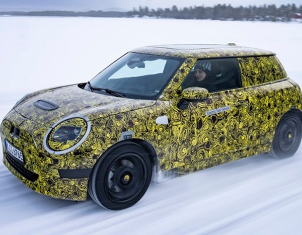 Winter testing: The New Fully Electric MINI 3-Door Hatch
