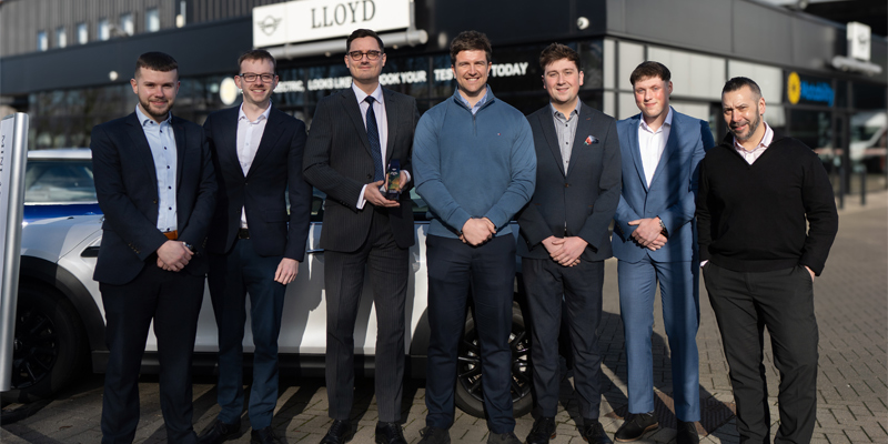 The Lloyd Carlisle MINI team with the Retail Sales Award