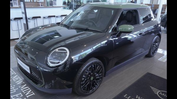 MINI Cooper SE Paul Smith Edition