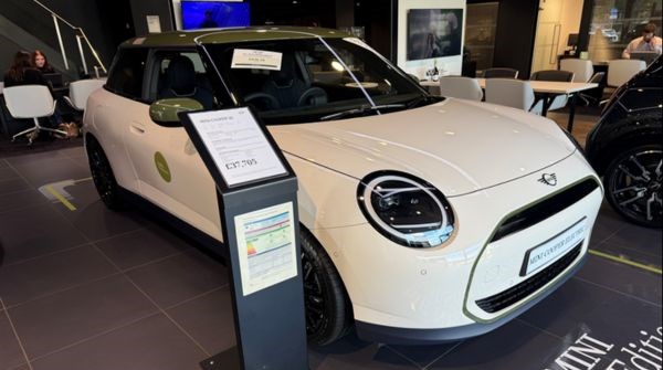 MINI Cooper SE Paul Smith Edition