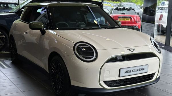 MINI Cooper SE Paul Smith Edition