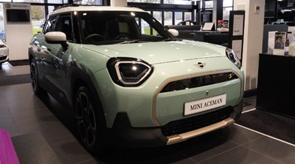 Blackpool MINI Showroom Stock - MINI Aceman SE