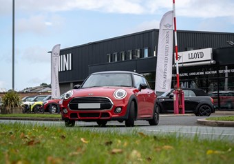 How to Find Lloyd Carlisle MINI