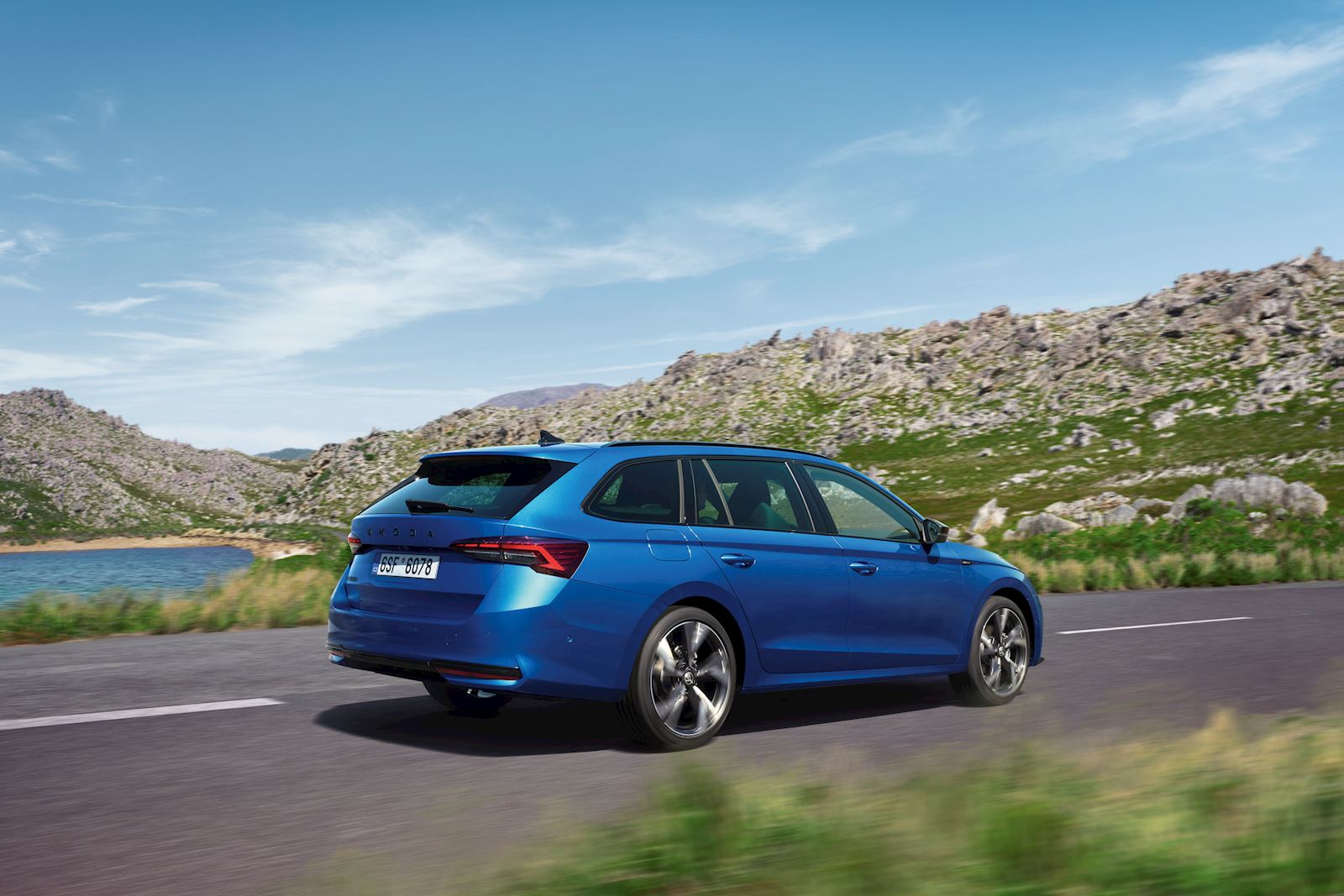 Save up to £7,270 on your new Škoda Octavia Estate*!