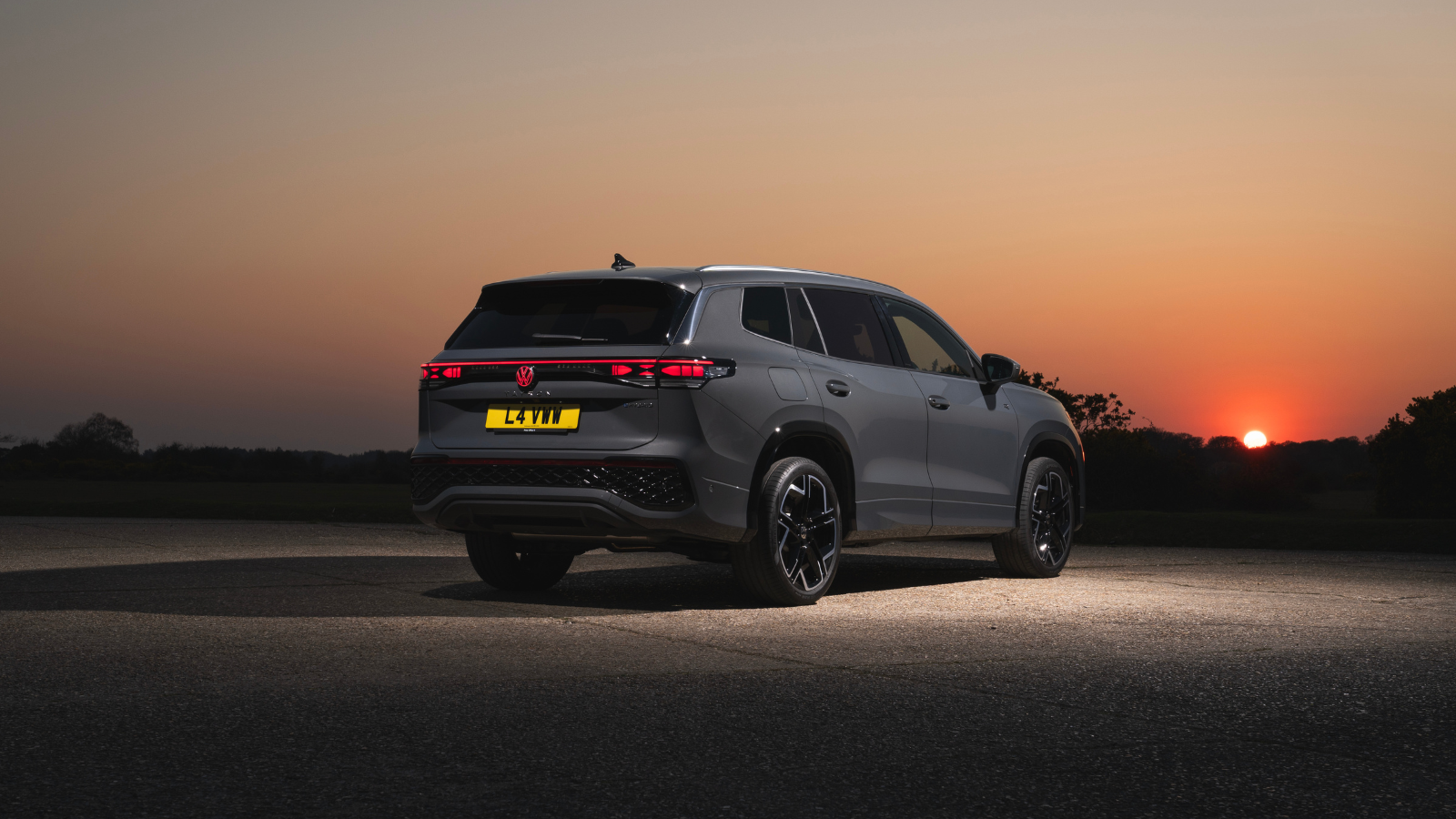 Image of Tayron R-Line at Sunset