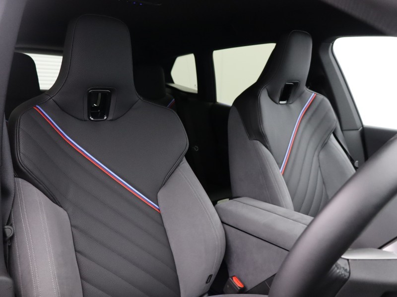 2025 (25) BMW iX 300kW xDrive45 M Sport 101kWh 5dr Auto 4919670