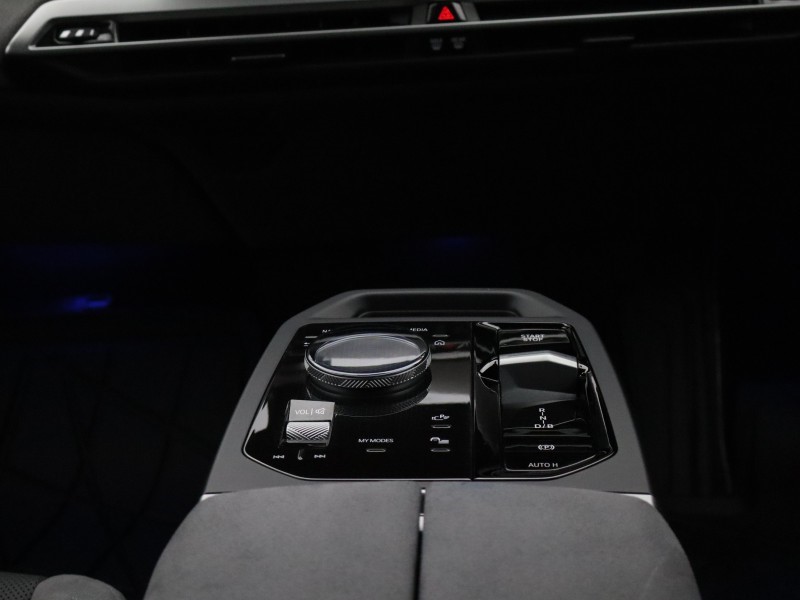 2025 (25) BMW iX 300kW xDrive45 M Sport 101kWh 5dr Auto 4919686