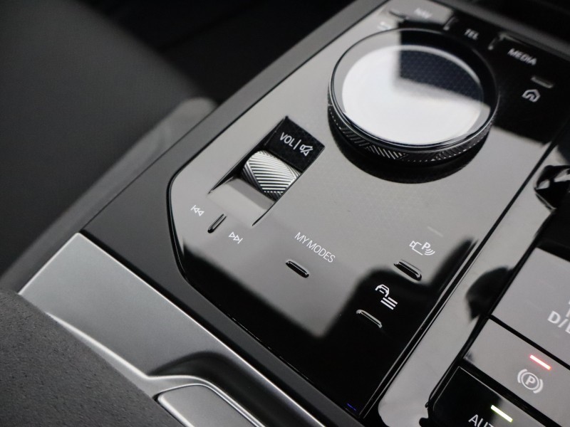 2025 (25) BMW iX 300kW xDrive45 M Sport 101kWh 5dr Auto 4919679