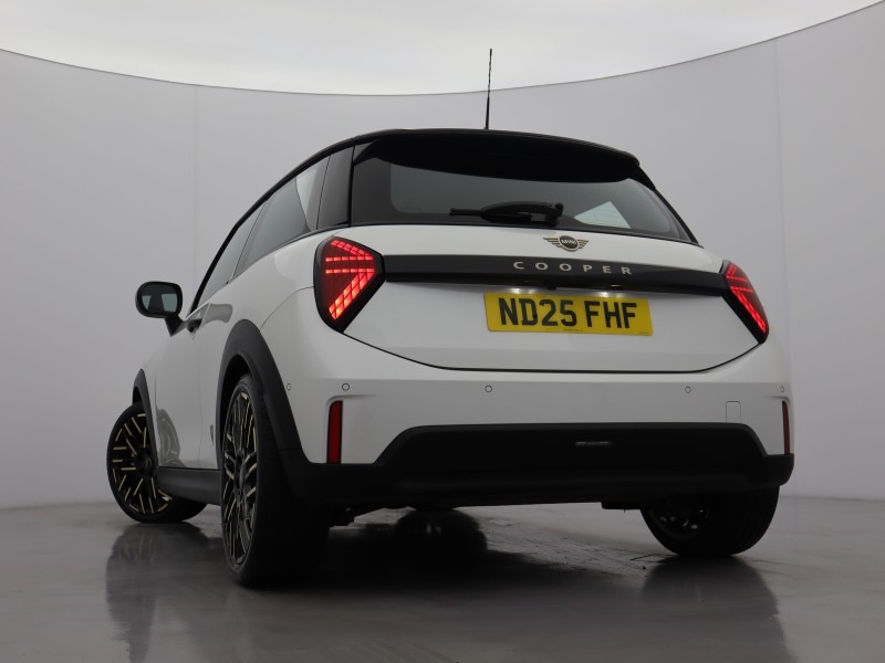 2025 (25) MINI COOPER 1.5 C Exclusive 3dr Auto 4905490