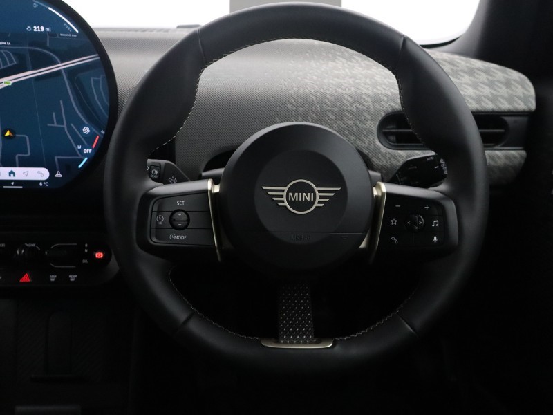 2025 (25) MINI COOPER 1.5 C Exclusive 3dr Auto 4905481