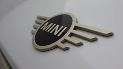 2025 (25) MINI COOPER 1.5 C Exclusive 3dr Auto 4905451