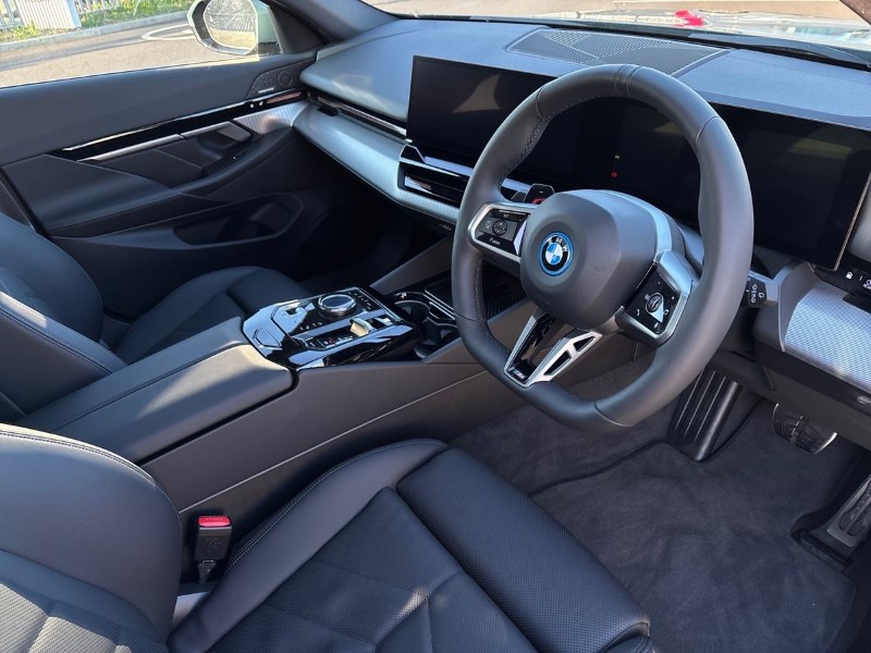 2025 (25) BMW 5 SERIES 530e M Sport 5dr Auto 4689515