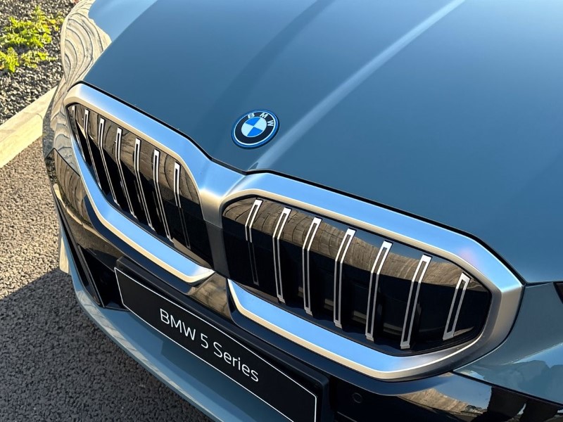 2025 (25) BMW 5 SERIES 530e M Sport 5dr Auto 4689551