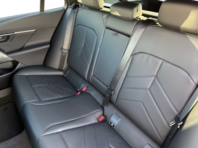 2025 (25) BMW 5 SERIES 530e M Sport 5dr Auto 4689521