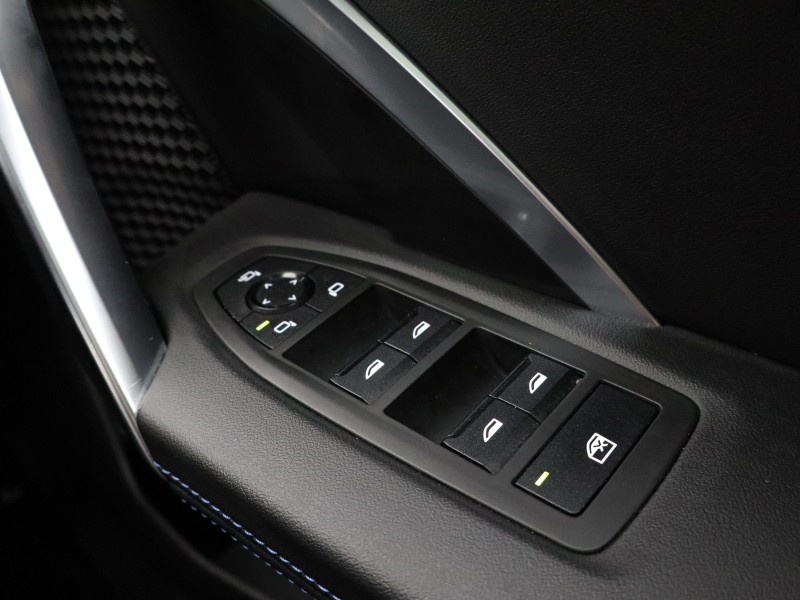 2025 (75) BMW iX2 150kW eDrive20 M Sport 65kWh 5dr Auto 4862560