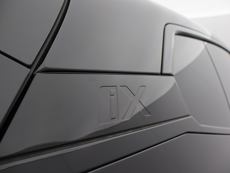 2025 (75) BMW iX 300kW xDrive45 M Sport 101kWh 5dr Auto 4848703