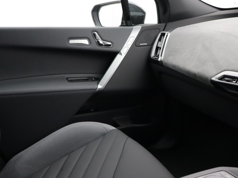 2025 (75) BMW iX 300kW xDrive45 M Sport 101kWh 5dr Auto 4848723