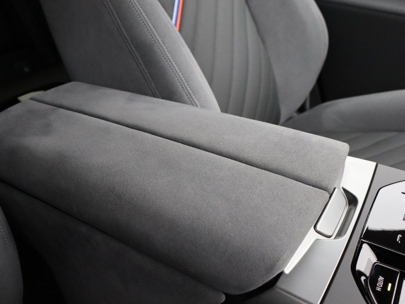 2025 (75) BMW iX 300kW xDrive45 M Sport 101kWh 5dr Auto 4848732