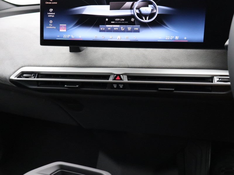 2025 (75) BMW iX 300kW xDrive45 M Sport 101kWh 5dr Auto 4848731