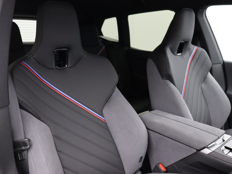 2025 (75) BMW iX 300kW xDrive45 M Sport 101kWh 5dr Auto 4848745