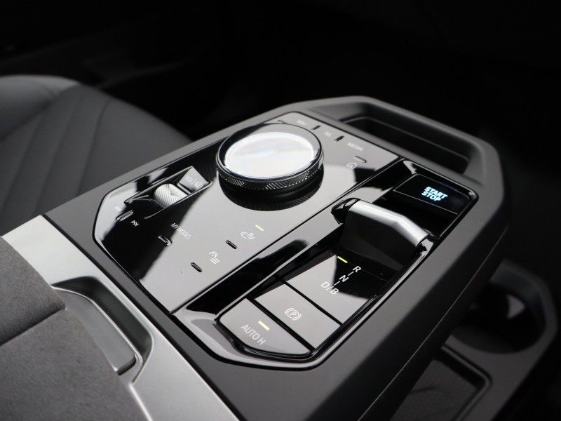 2025 (75) BMW iX 300kW xDrive45 M Sport 101kWh 5dr Auto 4848721