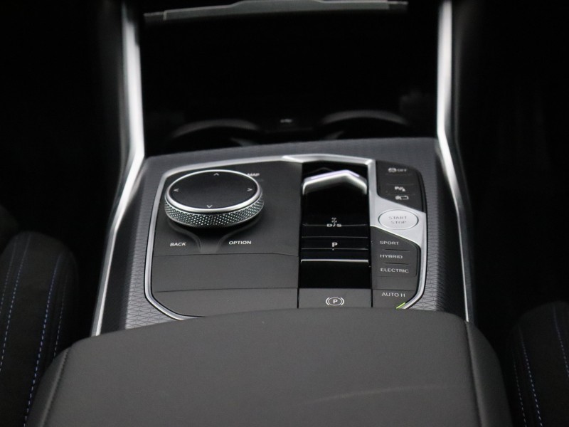 2025 (75) BMW 3 SERIES 330e 22.3 kWh M Sport 4dr Step Auto 5013990