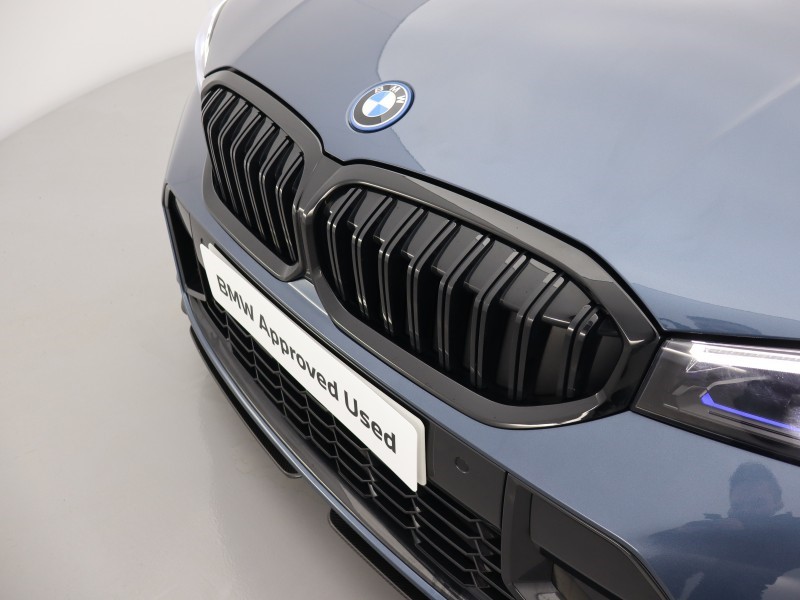 2025 (75) BMW 3 SERIES 330e 22.3 kWh M Sport 4dr Step Auto 5013975