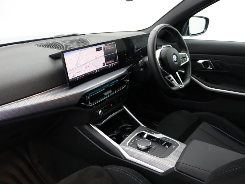2025 (75) BMW 3 SERIES 330e 22.3 kWh M Sport 4dr Step Auto 5013984