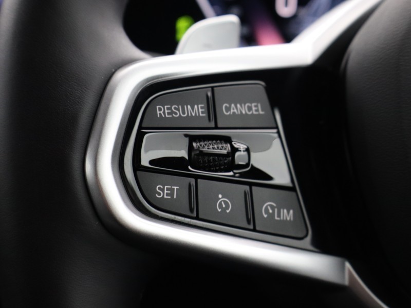 2025 (75) BMW 3 SERIES 330e 22.3 kWh M Sport 4dr Step Auto 5014015